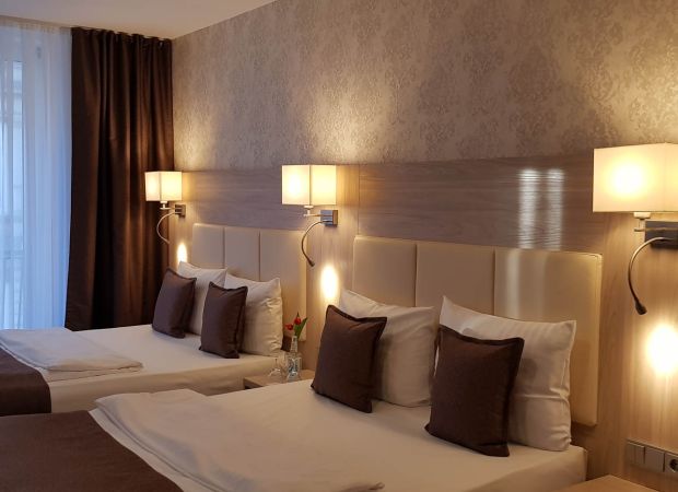 großzügige Vierbettzimmer bietet Platz für die ganze Familie